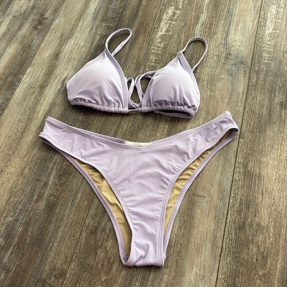 WeWoreWhat bikini set with V-Shape bottoms and triangle top - Picture 2 of 10